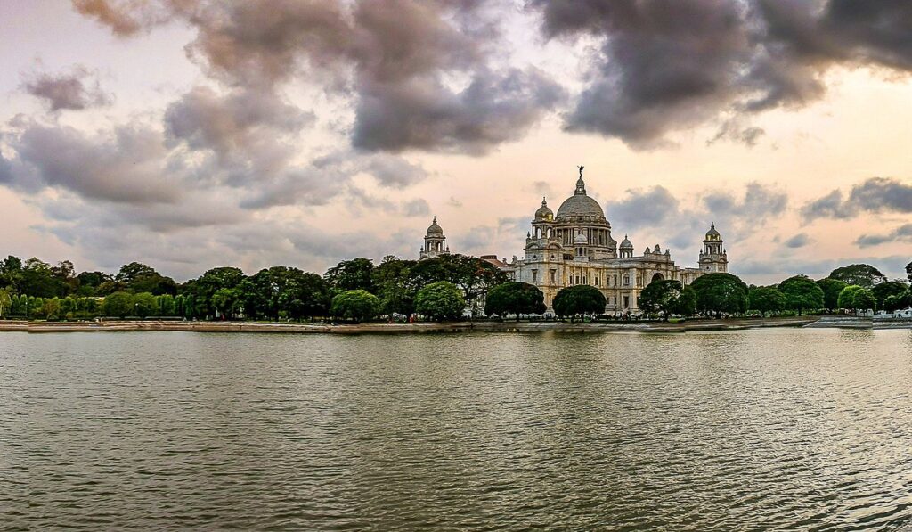 What are the best places to visit near Kolkata?