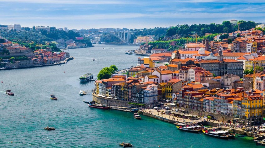 Explore Porto, the charming city of wine and architecture