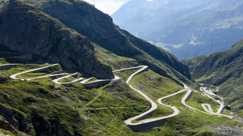 Exploring Mountain Passes for the Ultimate Alpine Road Trip