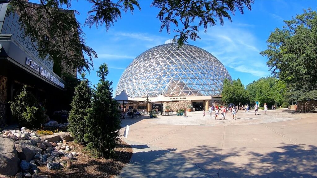 Is the Henry Doorly Zoo suitable for a family day out?