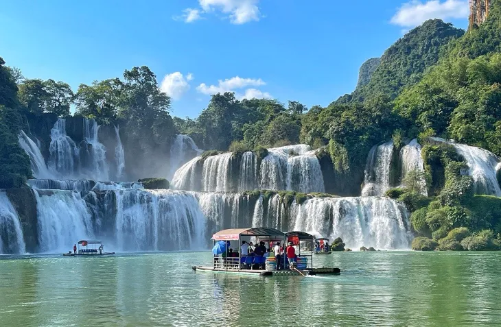 famous landmarks to visit in Vietnam