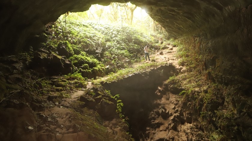 What is the influence of lava stone in Jeju's architecture and culture?