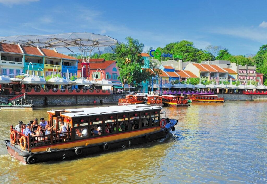 Boat Tour: Hop Aboard Singapore River Cruise