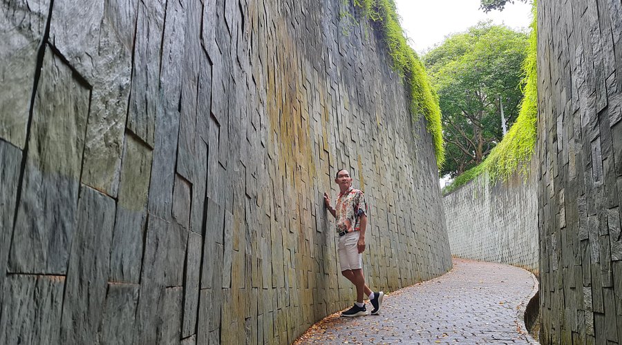 Fort Canning Hill: Take A Romantic Walk